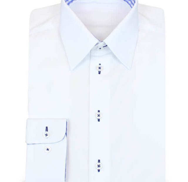 Weißes easy-care Hemd mit blauen Farbakzenten – Vorlagenbild