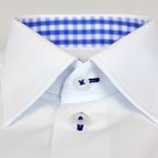 Weißes easy-care Hemd mit blauen Farbakzenten – Vorschau 4