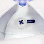 Weißes easy-care Hemd mit blauen Farbakzenten – Vorschau 5