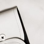 Cremefarbenes Baumwollhemd mit Kontrastfarben – Vorschau 2