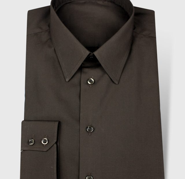 Braunes vornehmes Hemd – Vorlagenbild