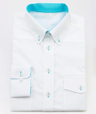 Weißes Hemd mit türkis als Kontrastfarbe