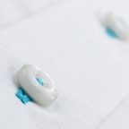 Weißes Hemd mit türkis als Kontrastfarbe – Vorschau 5