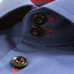 Ausgefallenes Freizeithemd in dunkelblau mit roten Akzenten – Vorschau 3