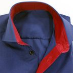 Ausgefallenes Freizeithemd in dunkelblau mit roten Akzenten – Vorschau 5