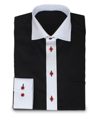 Ausgefallenes Hemd mit Kontraststoff und roten Knöpfen