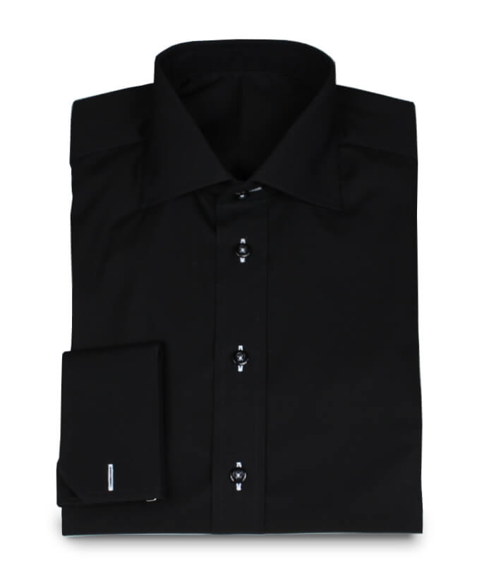 Schwarzes Hemd mit abweichender Knopflochfarbe und Knopfgarn