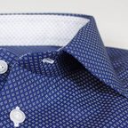 Dunkelblaues Hemd mit weißen Punkten – Vorschau 4