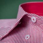 Kleinkariertes Hemd mit roten Innenfarben – Vorschau 3