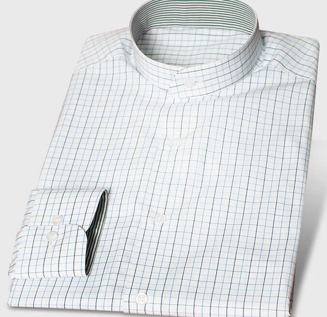 Blau-kariertes Businesshemd mit Stehkragen – Vorlagenbild