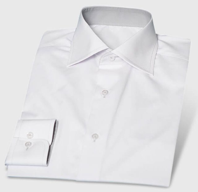 Weißes Standardhemd mit dezenter Individualisierung – Vorlagenbild