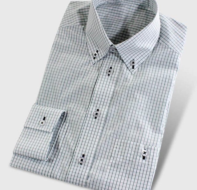 Kariertes Button-Down Hemd weiß mit grünen Karos – Vorlagenbild