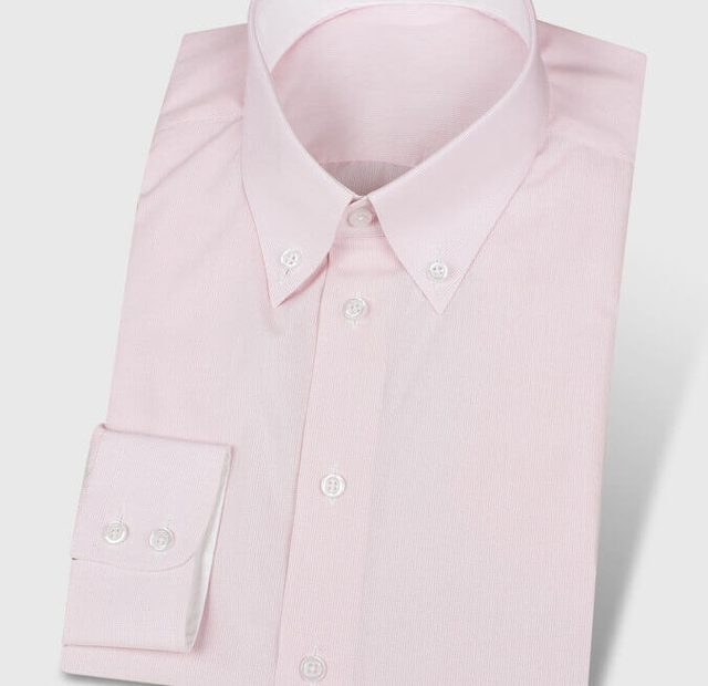 Buttondownhemd in rosa mit weißen Kontrastfarben – Vorlagenbild