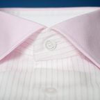 Fein liniertes rosa Hemd – Vorschau 2