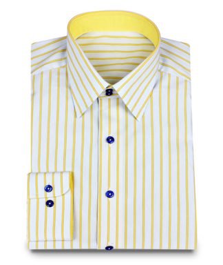 Farbenfrohes Hemd mit dunkelblauen Knöpfen