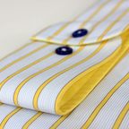 Farbenfrohes Hemd mit dunkelblauen Knöpfen – Vorschau 4