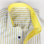 Farbenfrohes Hemd mit dunkelblauen Knöpfen – Vorschau 8