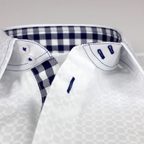 Stylishes weißes Hemd mit feinem Strukturmuster – Vorschau 6