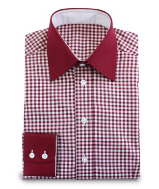 rot weiß kariertes Hemd mit dunkelroten Kontrastfarben